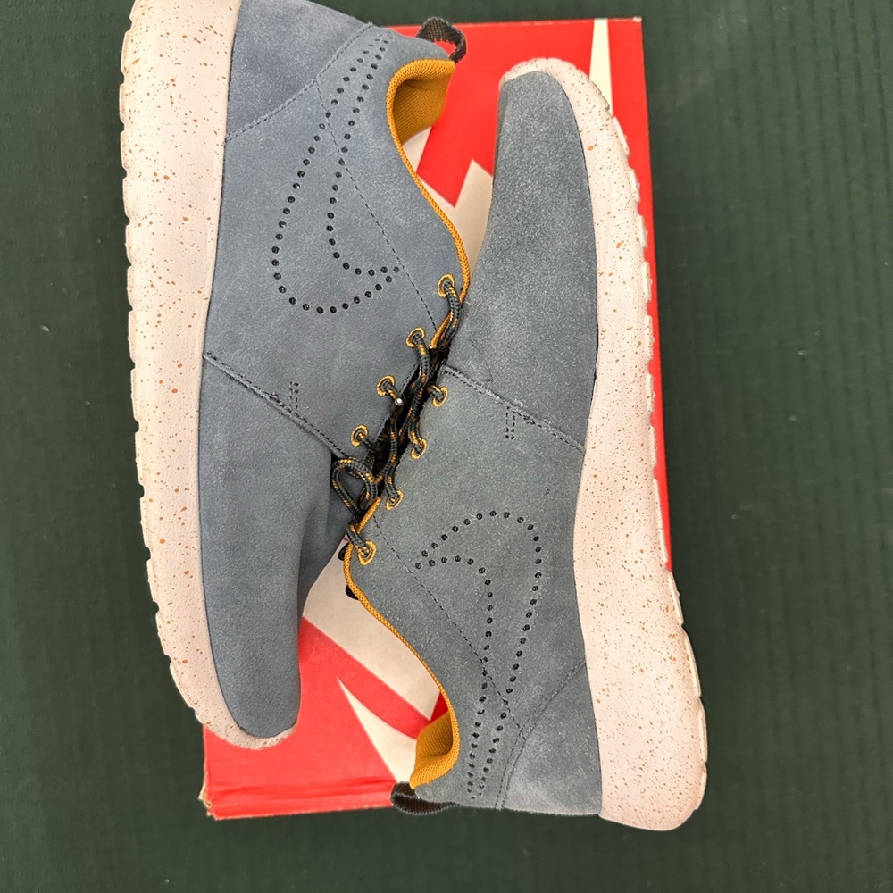 Nike Suede Rosherun Sneakers